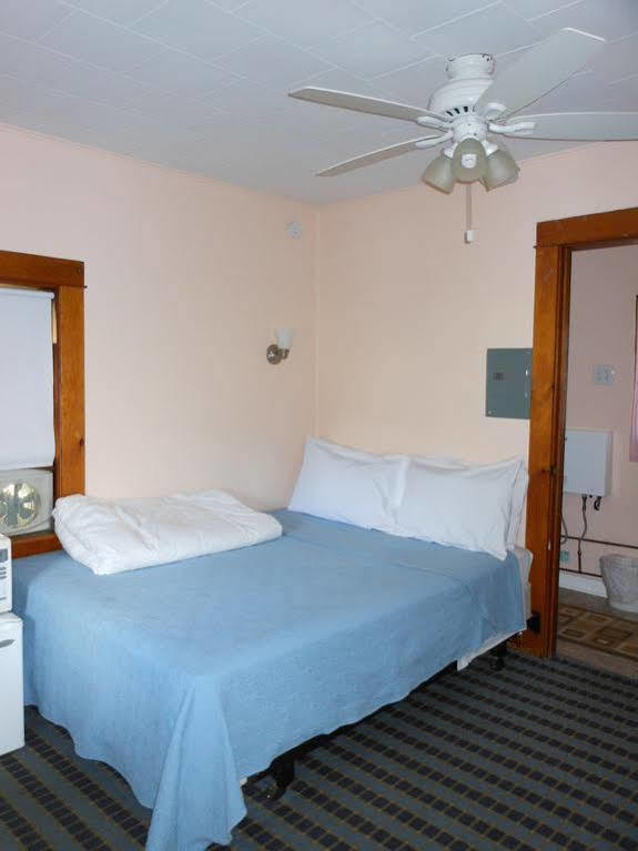 Katahdin Cabins Otel Millinocket Dış mekan fotoğraf