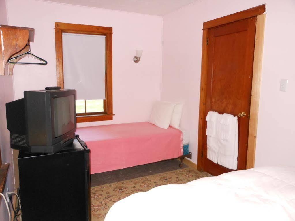 Katahdin Cabins Otel Millinocket Dış mekan fotoğraf