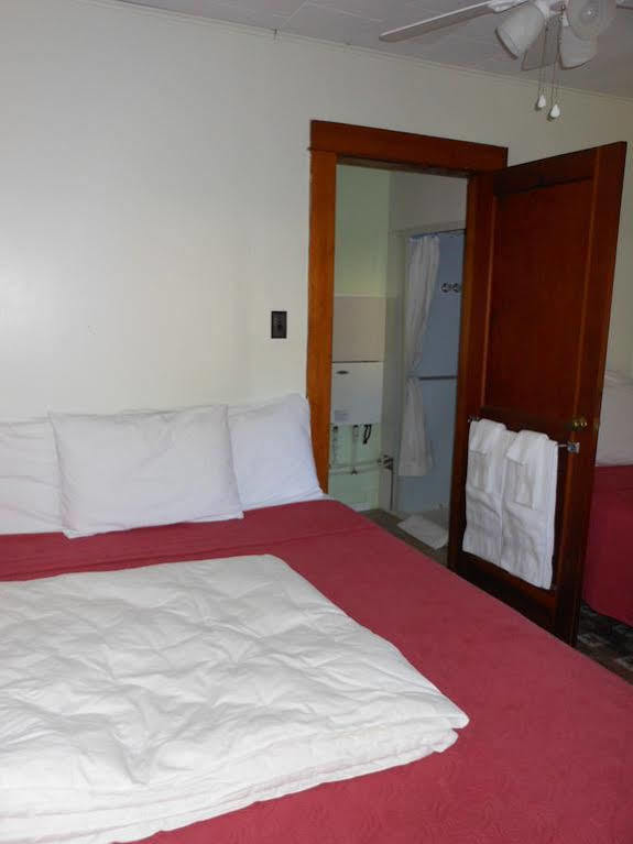 Katahdin Cabins Otel Millinocket Dış mekan fotoğraf