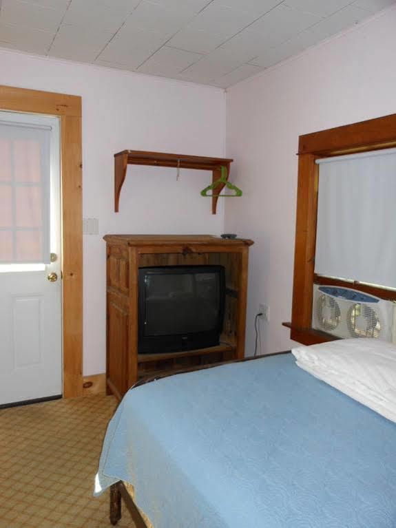 Katahdin Cabins Otel Millinocket Dış mekan fotoğraf
