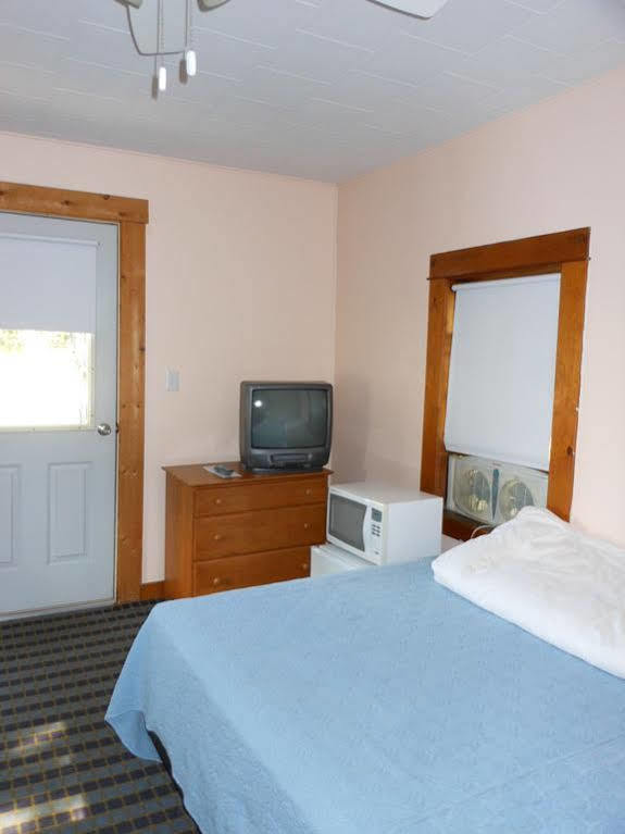 Katahdin Cabins Otel Millinocket Dış mekan fotoğraf