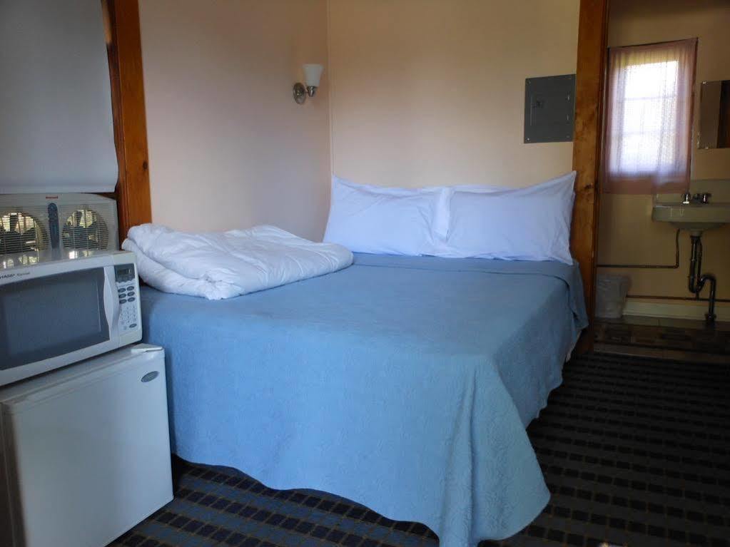 Katahdin Cabins Otel Millinocket Dış mekan fotoğraf
